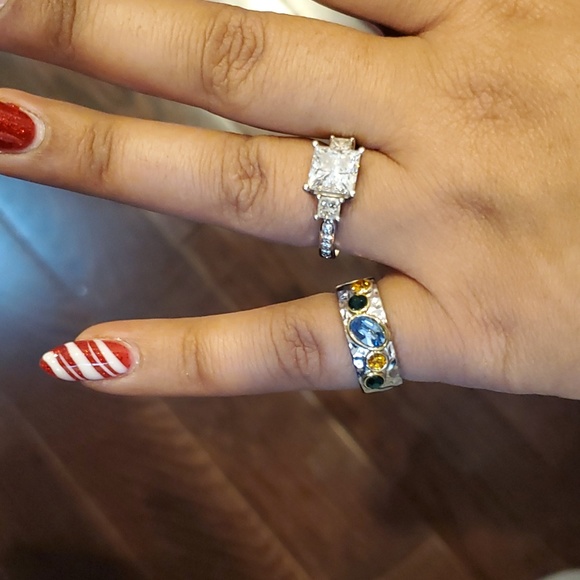 Covet Clustered Crystal Hammered Ring - Picture 2 of 3